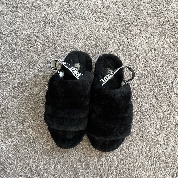 Gently used (worn once) Ugg slides - Picture 1 of 4